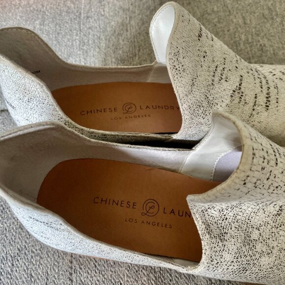 Chinese Laundry Fortune Lizard Booties - Picture 11 of 11